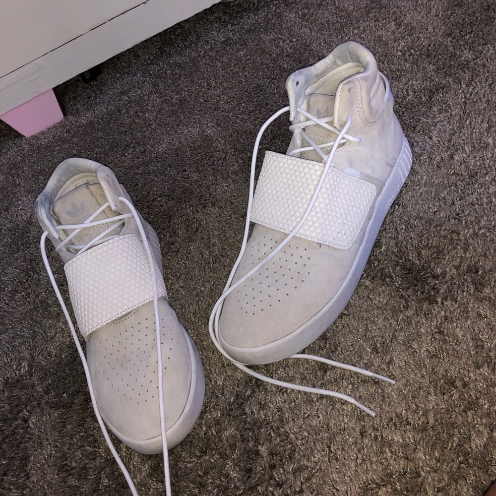 white adidas hightops